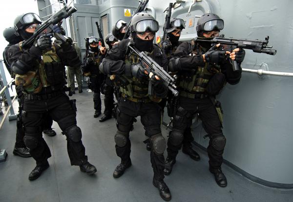 a_group_of_chilean_navy_special_unit