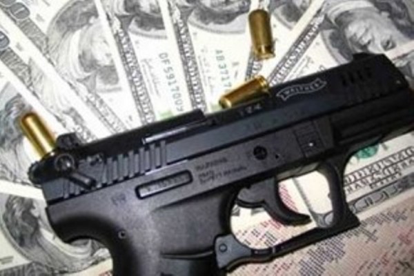 Пистолет-и-деньги