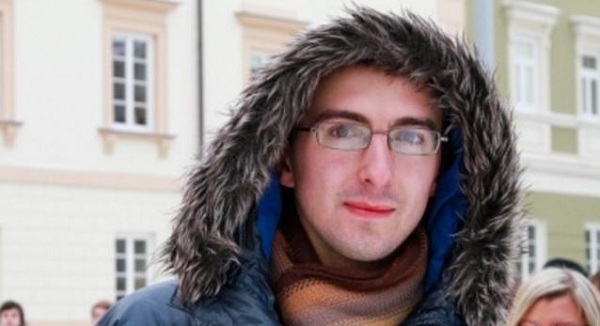 EB045116-6D4E-4519-B7AE-CB45BF278A48_w640_r1_s