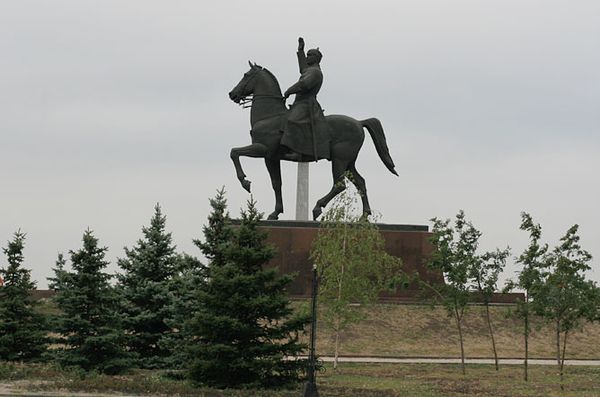 Луганск памятник Ворошилову
