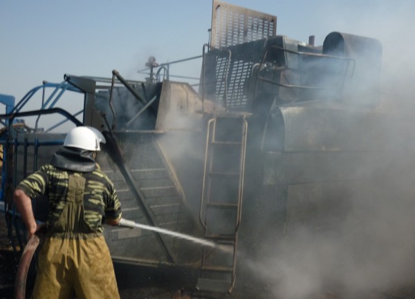 горит комбайн