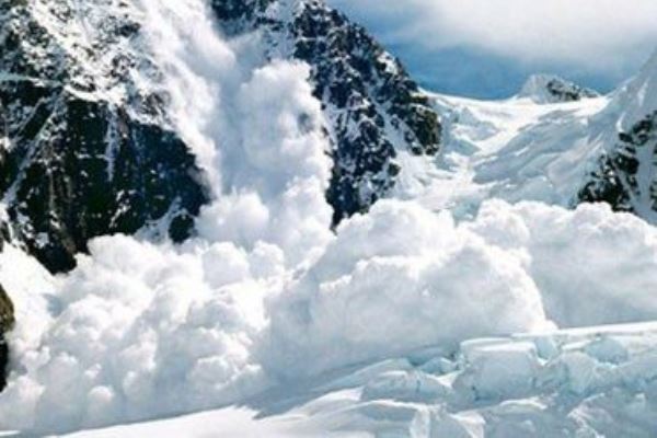 снежная лавина