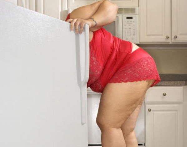 толстая ожирение холодильник