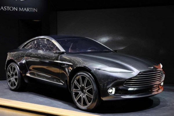  Aston Martin DBX 