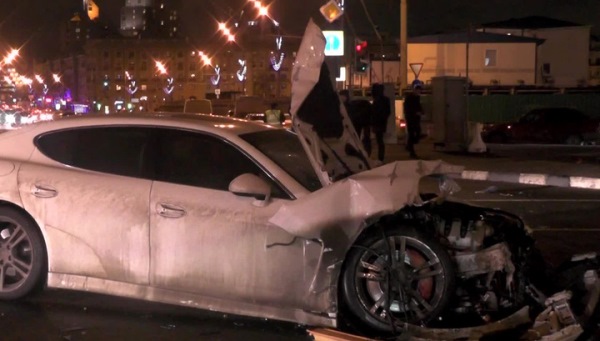 Два человека погибли при столкновении шести машин на юго-западе Москвы