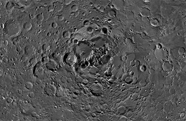 кратеры на темной стороне Луны