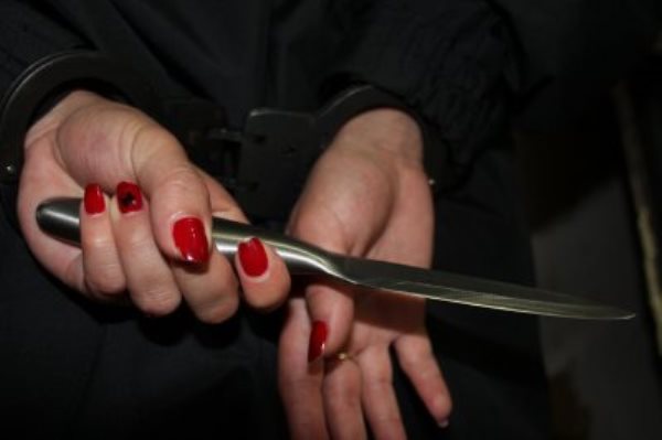 нож женщина