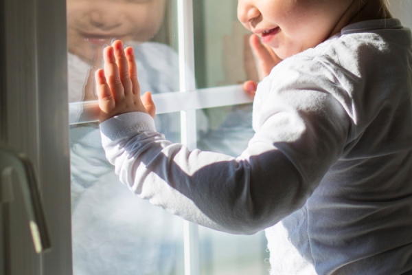 окно ребенок
