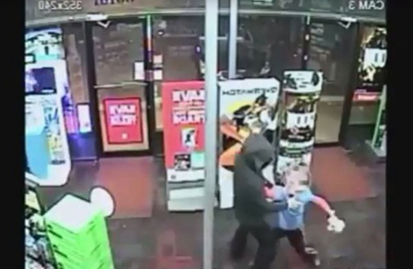 мальчик избил грабителя